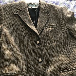 3/4 Length tweed; 16 inch shoulders/ bust; 28 inches length; 23 inch arm